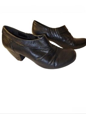 Bare Traps "Temper" Black  Leather Chunky Heel  Ankle Booties Size 8.5